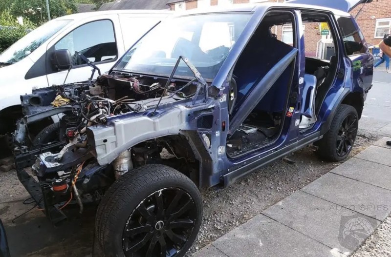 UK Thieves Are Now Stripping Parked Cars Where They Sit